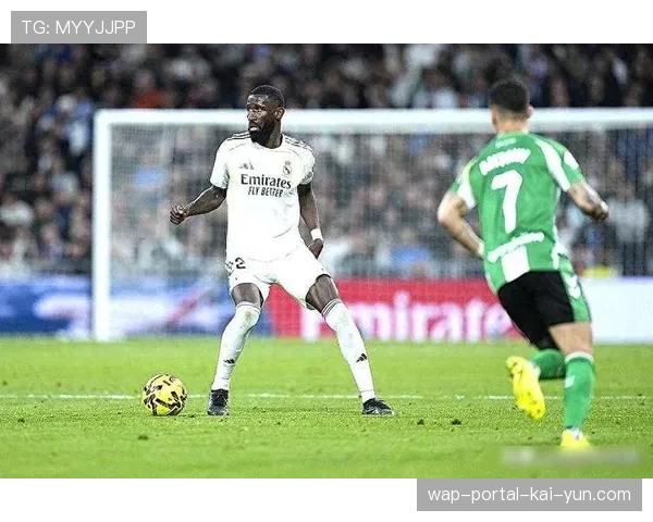 门迪左路防守稳固,皇马边后卫成功封锁曼城右路攻势 门迪左路防守稳固,皇马边后卫成功封锁曼城右路攻势