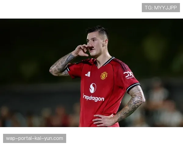 库尼亚长传策动姆伯莫助攻舍什科破门 曼联新援默契渐成